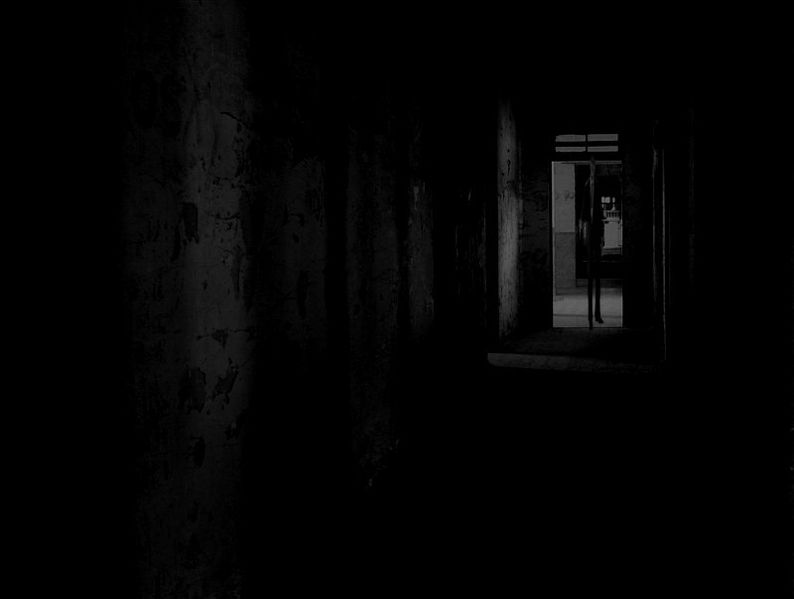 File:Slenderman hallway.jpg